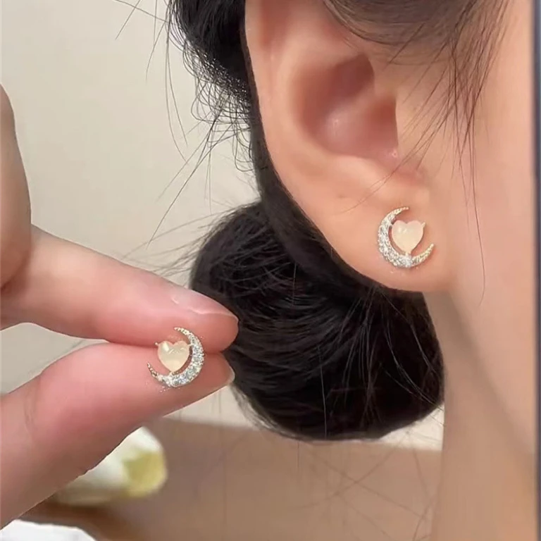 铜合金合成锆石耳饰 Cr 小众设计感简约精致月亮爱心耳钉气质时尚