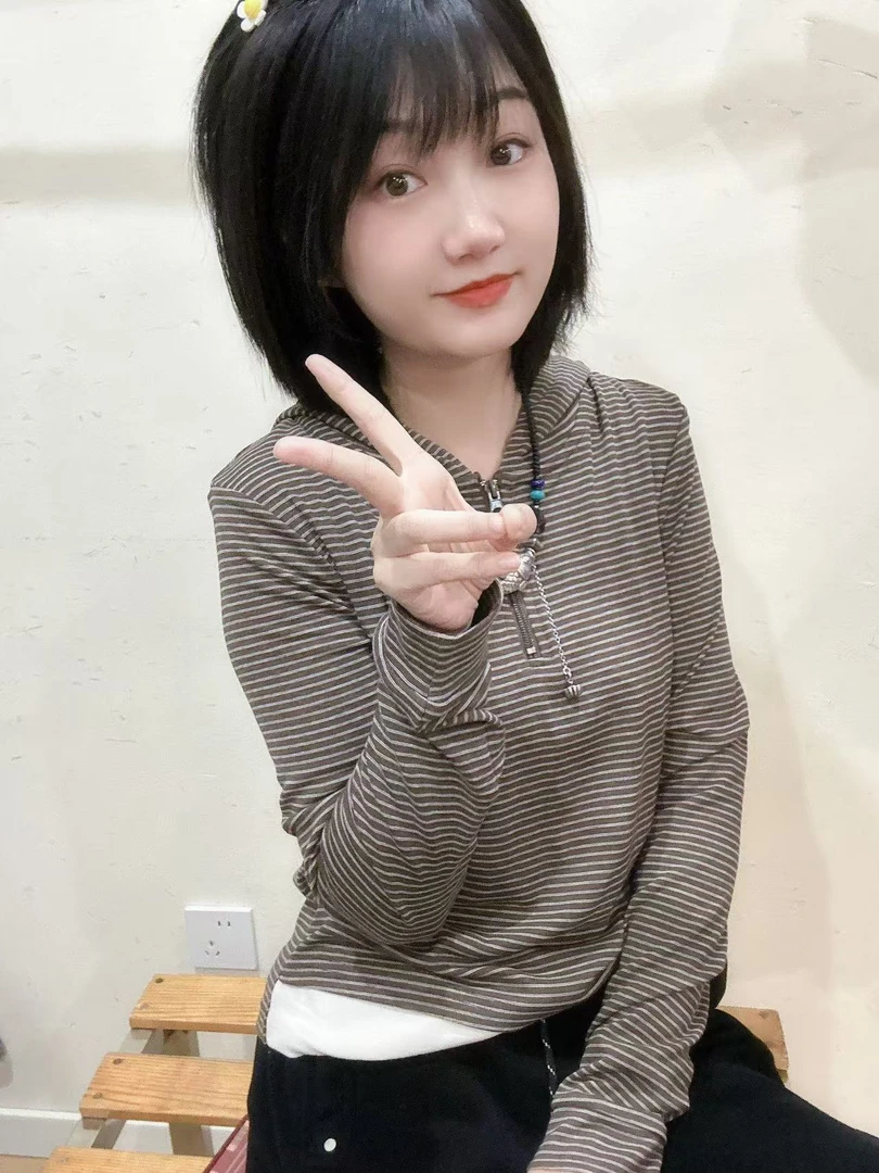 【椰奶咖啡】婷婷同款推荐 假两件拼接带帽T恤介意瑕疵慎拍