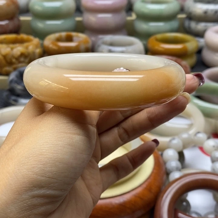 石英质玉手镯未镶嵌宝***