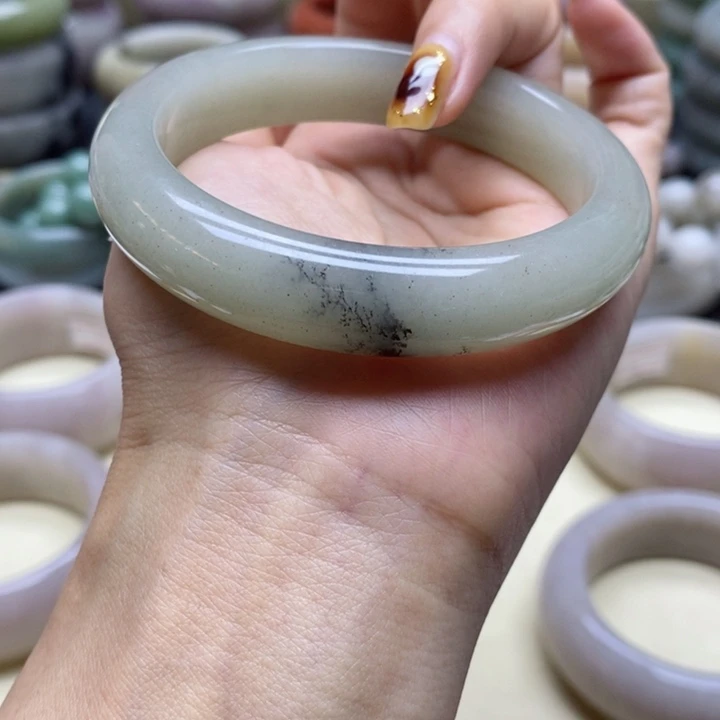 石英岩玉手镯未镶嵌