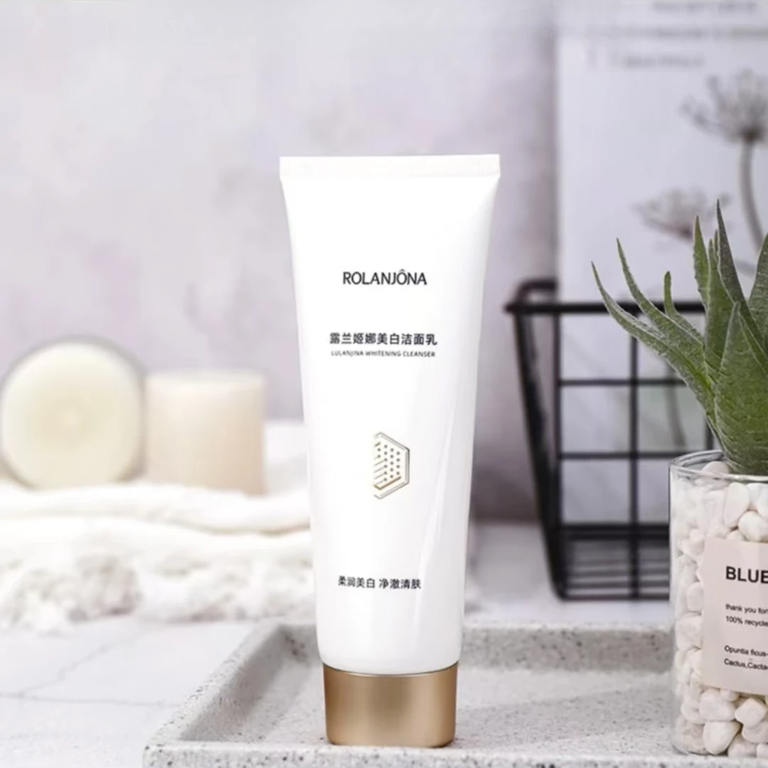 露兰姬娜美白洁面乳.
