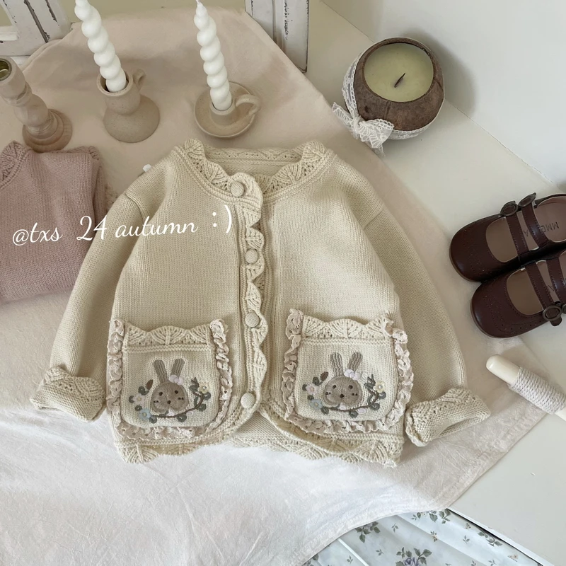 2024秋款女童刺绣小兔子开衫毛衣