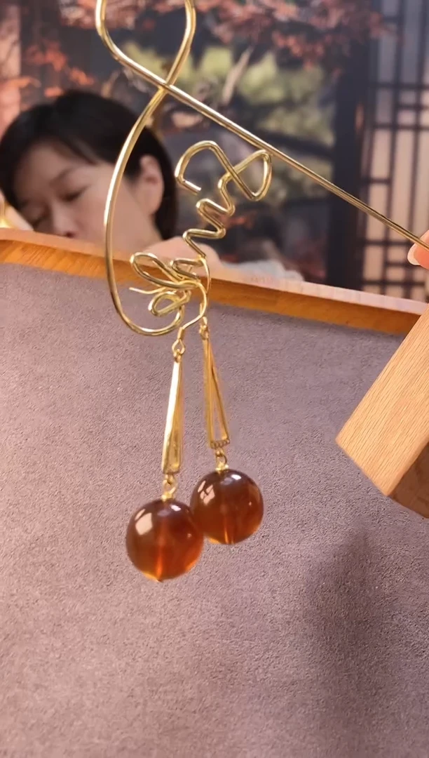 【闪购商品】琥珀耳饰银S925镶嵌灵草珀15mm