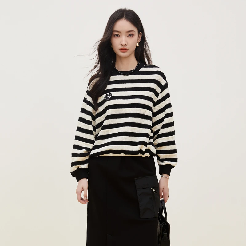 XG雪歌黑白条纹毛针织衫XJ411710B899圆领套头宽松女士上衣学院风