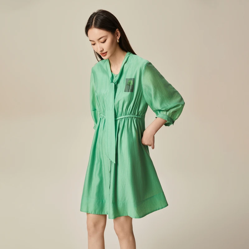 XG雪歌连衣裙XJ104016A441绿色气质显瘦高腰