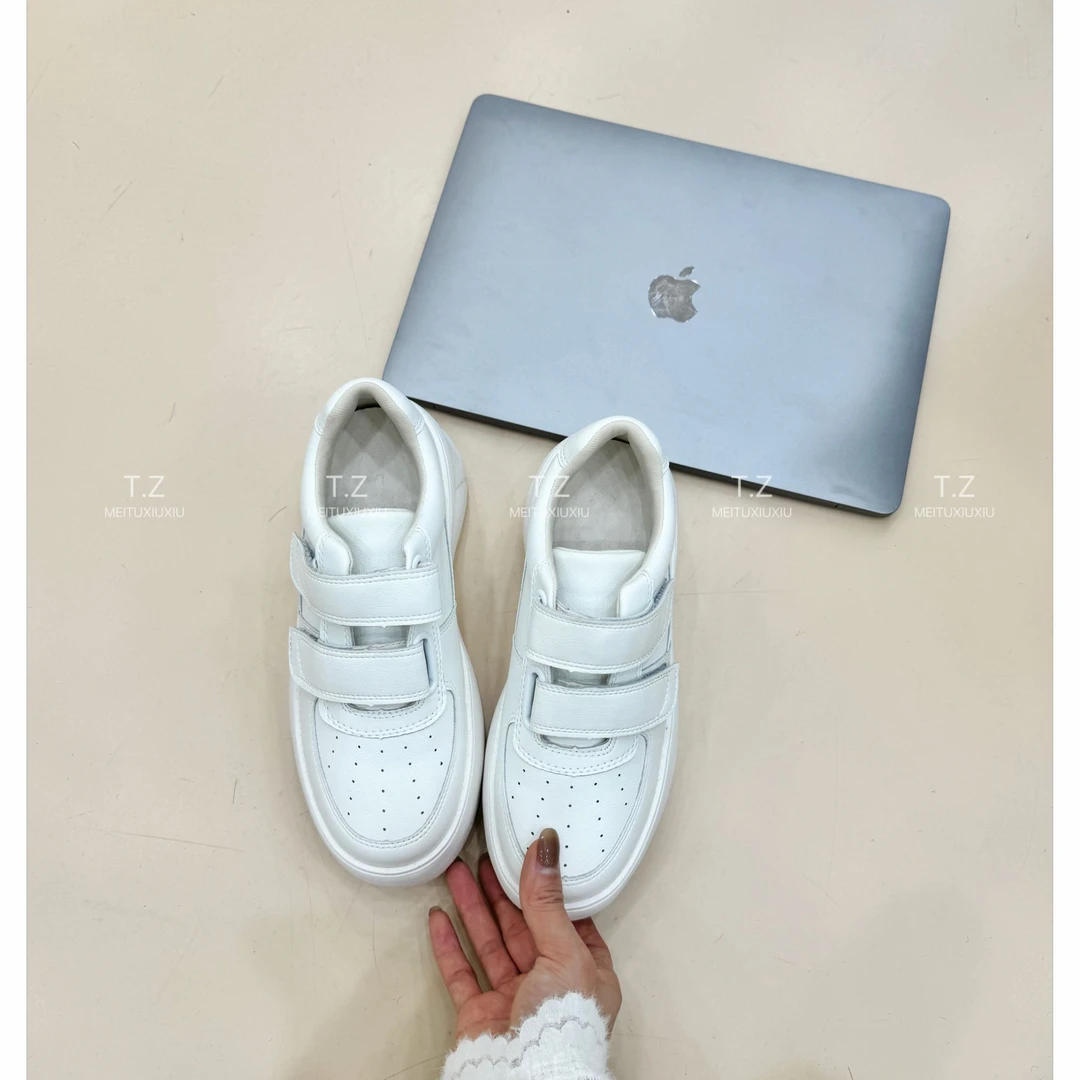 【婷子同款】~秋款休闲百搭内增高魔术贴小白鞋9283