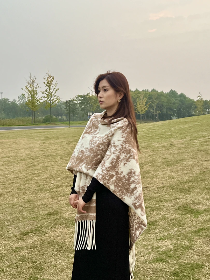山水墨画秋冬时尚百搭披肩气质女士装饰斗篷款披肩