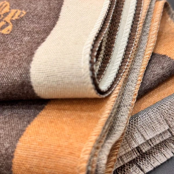 (708)2024新款轻奢高定绒流苏围巾时尚百搭秋冬季男女同款