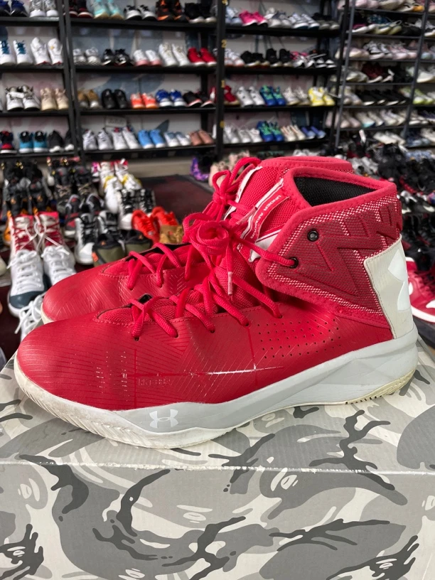 46码300/Under Armour 实战 减震 防滑耐磨 轻便 篮球鞋 红色