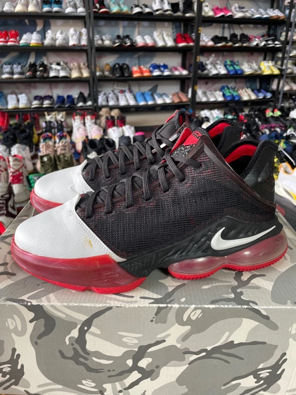 左鞋面刮蹭 42.5码270/Nike Zoom LeBron 19詹姆斯篮球鞋/公价489