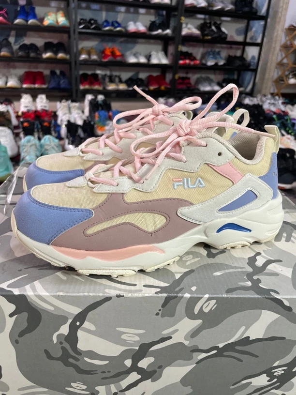 38.5码240/FILA Ray Tracer 缓震回弹 防滑耐磨 休闲鞋/公价509