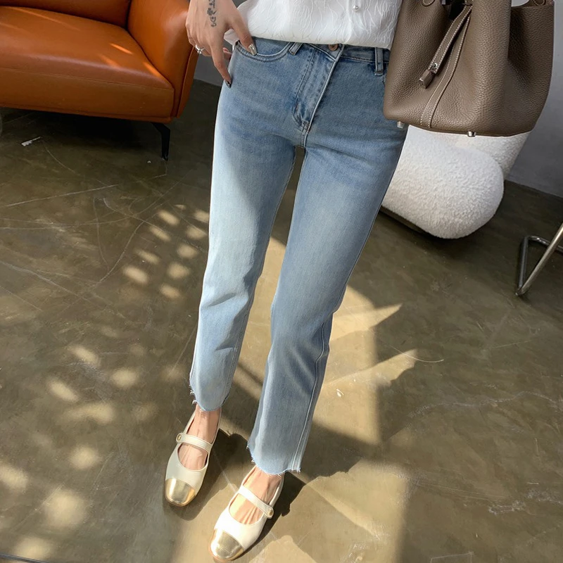 浅色直筒牛仔裤裤女小个子春秋梨形身材浅蓝烟管法棍新款蓝色夏季