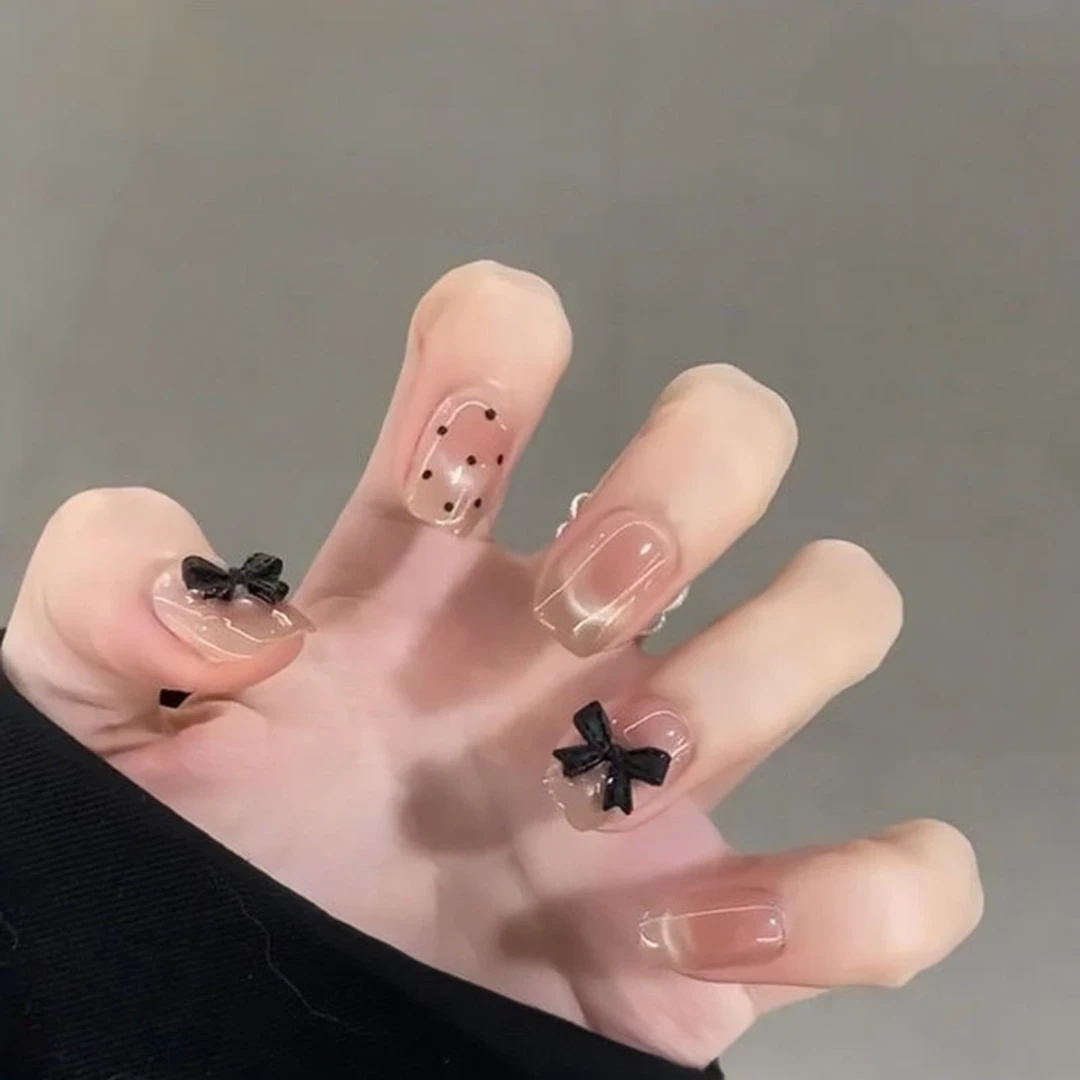 2025手工穿戴甲暗黑蝴蝶结赫本风ins波点微笑猫眼短款可拆卸贴片