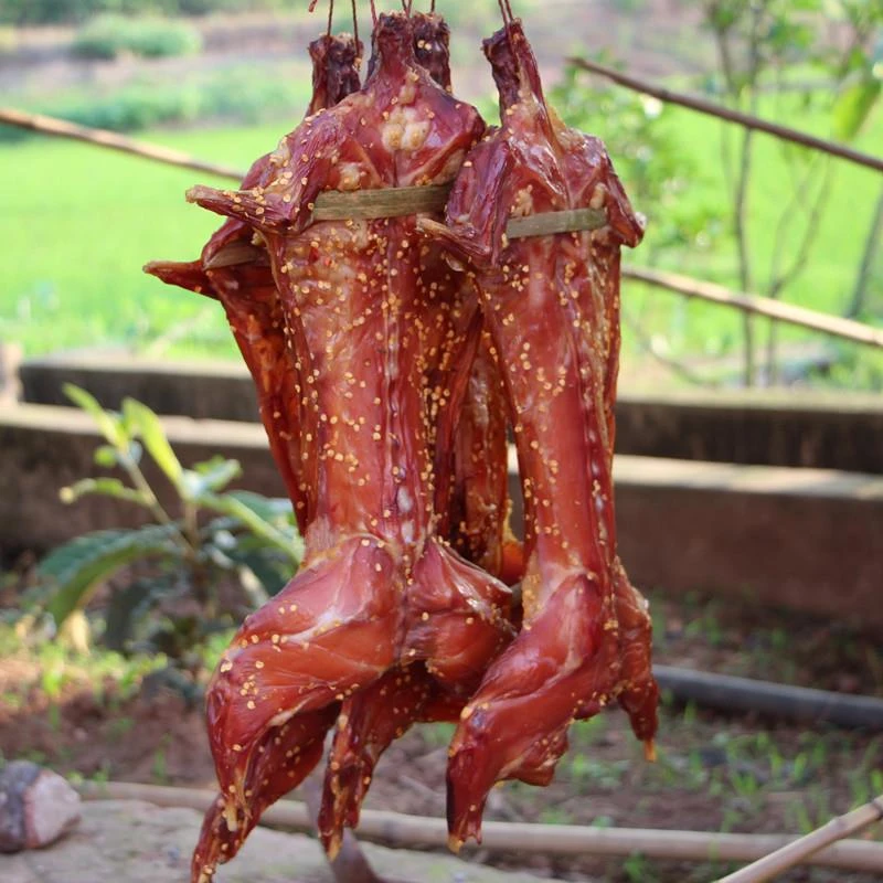 舌尖美食川特产自贡自制柴火烟熏腊兔整只烤兔肉麻辣香兔子肉