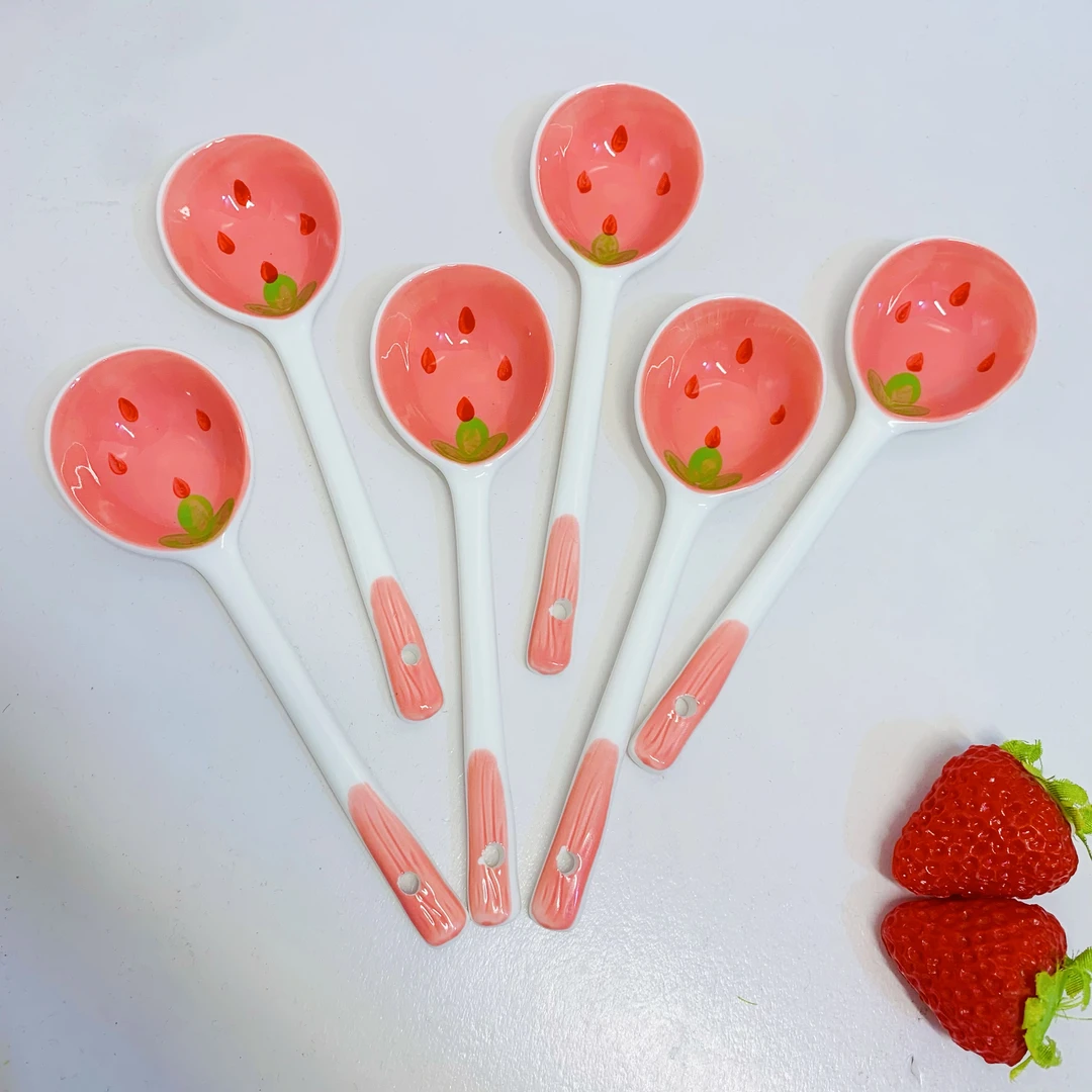 高温釉下彩陶瓷勺子家用汤勺草莓长柄勺6个装创意手绘少女心瓷勺
