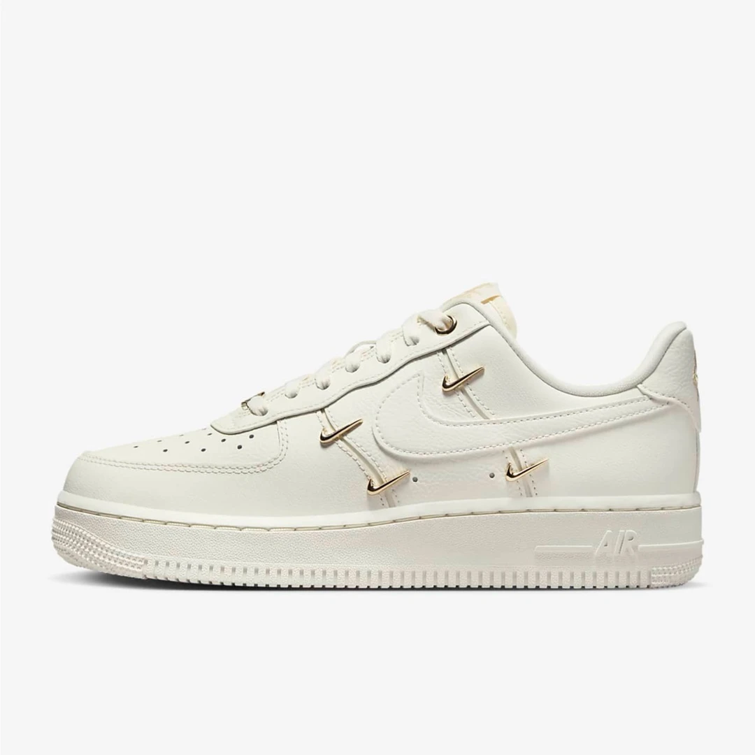 Nike Air Force 1 '07 LX 女子空军一号运动鞋板鞋 FV3654-111
