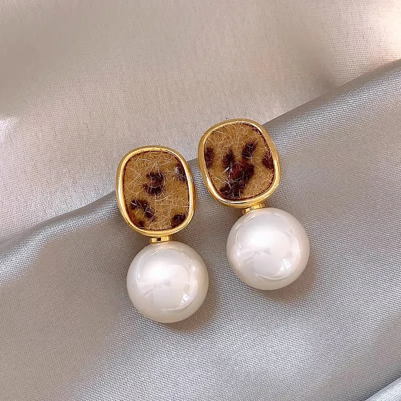 铜合金仿珍珠耳饰 2024新款马毛豹纹珠珠耳环小众独特耳钉耳饰女