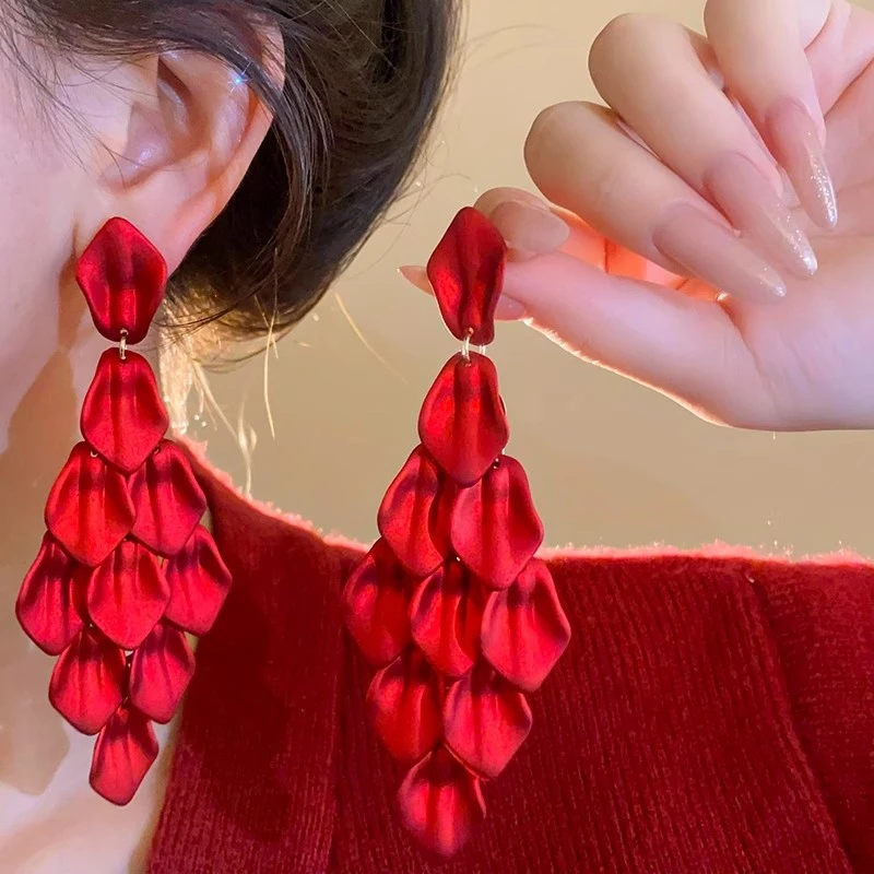 合金耳饰 红色耳环2024新款高级感花瓣流苏耳坠耳饰小众独特耳钉