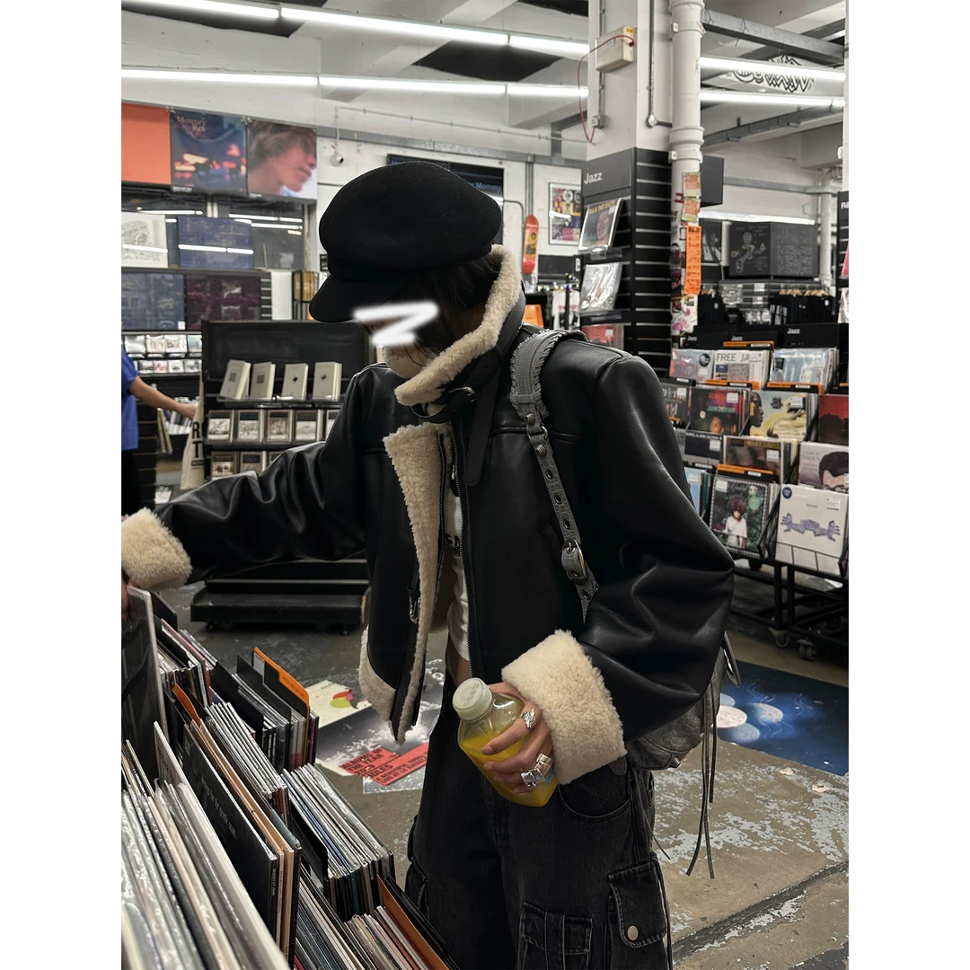 百搭休闲黑色皮毛一体外套女秋冬辣妹短款韩版机车皮衣夹克上衣女