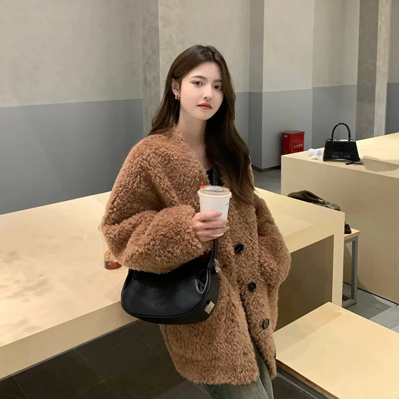 “泰迪熊”大V领全羊毛美利奴皮草外套羊羔毛一体廓形中长款女