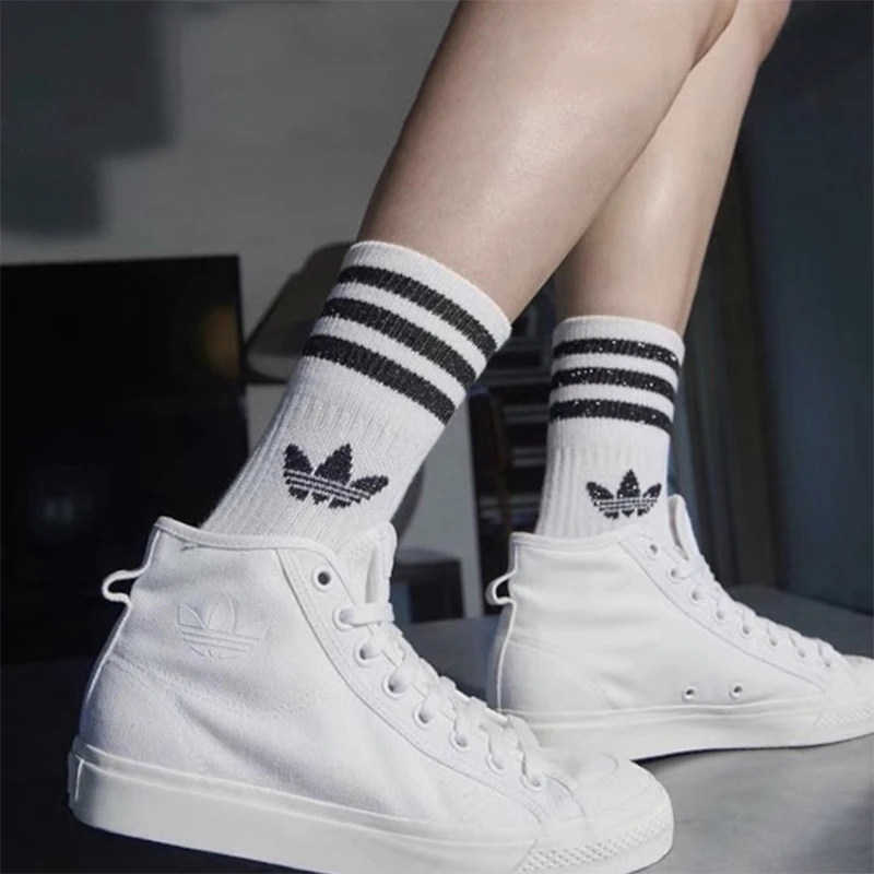 阿迪达斯三叶草男袜女袜白色中筒袜运动袜三双装休闲袜子GD3575
