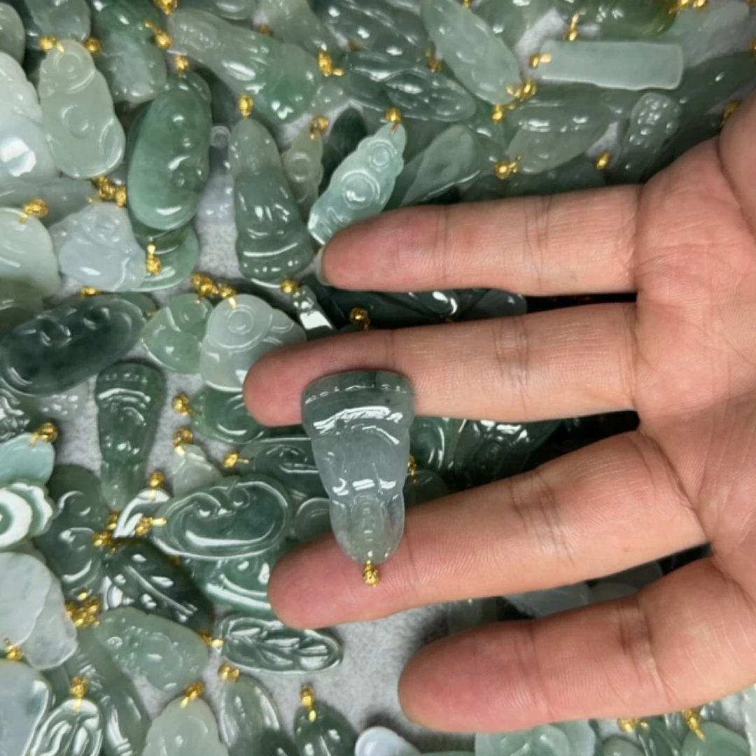 扣头定制（抖音）竹节冰透幽灵高冰精雕天然粉蓝针俏色狐狸九尾形状