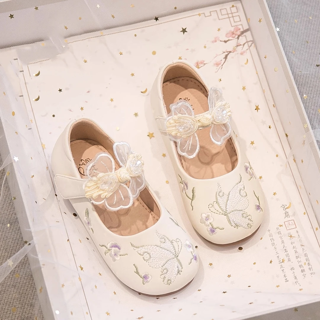 女童鞋子2024春季新款复古单鞋女孩公主鞋绣花国风软底儿童小皮鞋