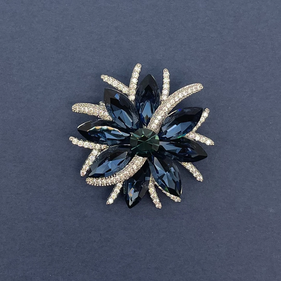 铜合金仿水晶胸针 精致时尚重工百搭款雪花大气胸针