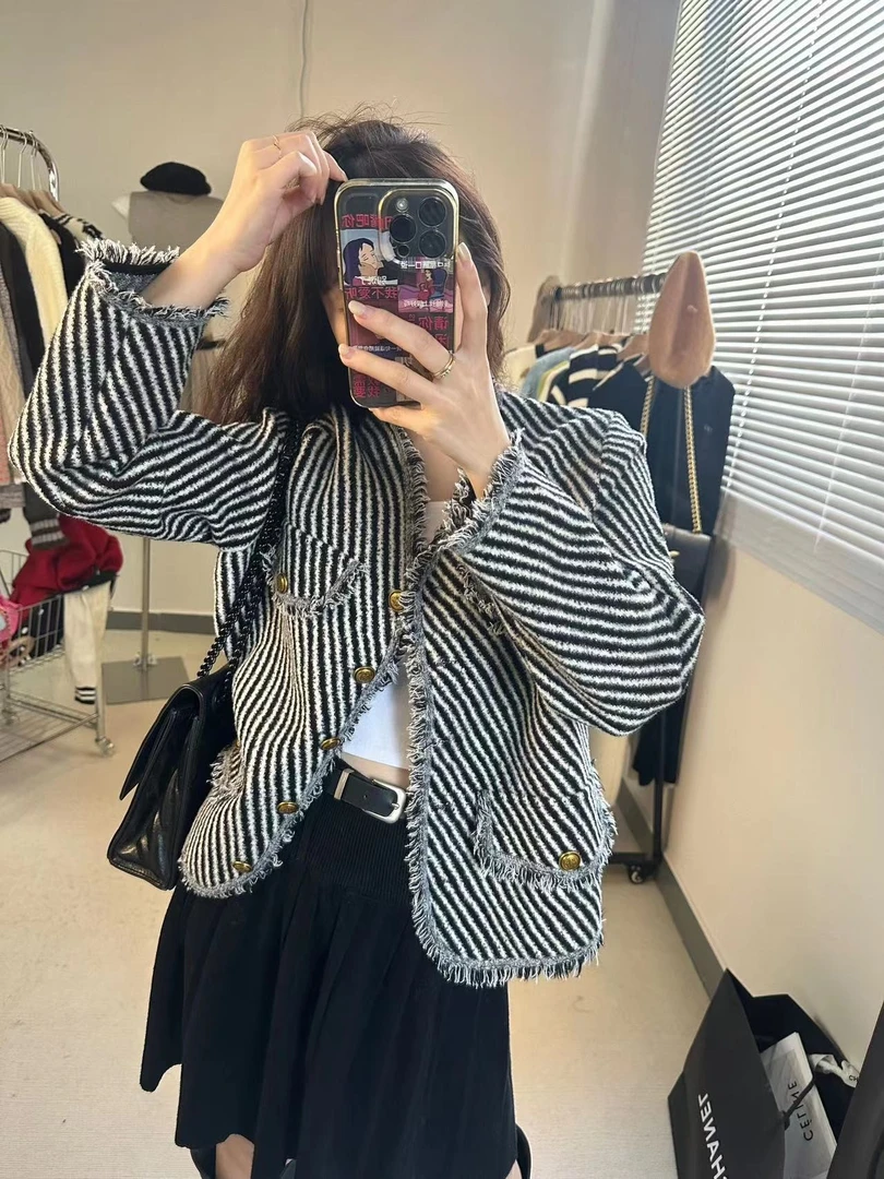 欧货高级感法式V领流苏短款小香风外套女小个子显瘦条纹开衫