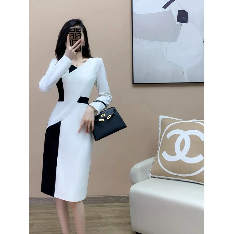 高端独特黑白撞色连衣裙秋季新款2024年气质女装轻奢名媛收腰裙子