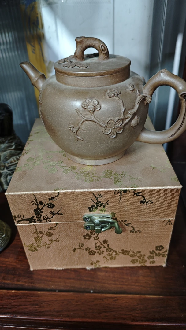 手工雕刻梅花紫砂壶