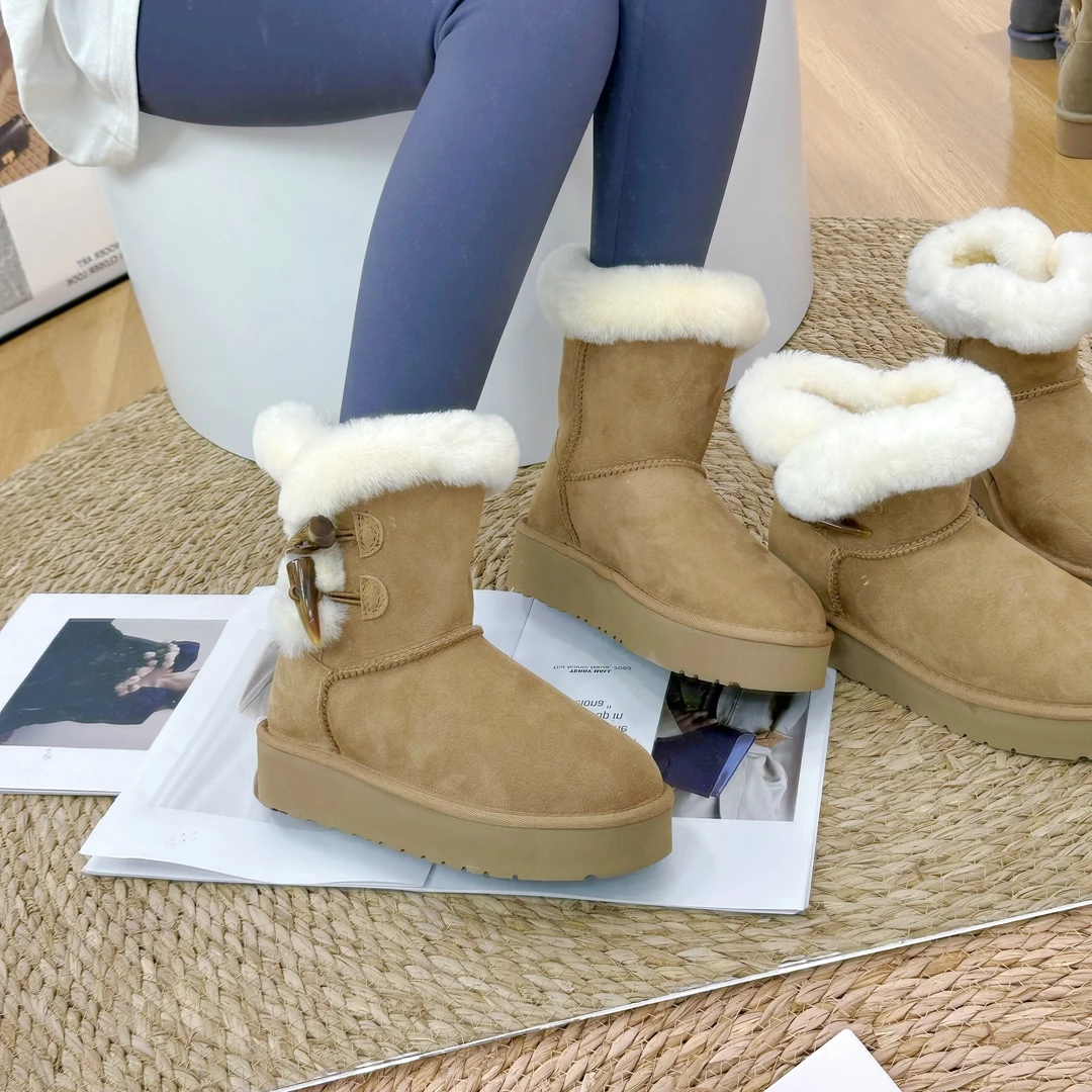厚底牛角扣时尚加绒二粒扣皮毛一体百搭女士中筒保暖冬季雪地靴