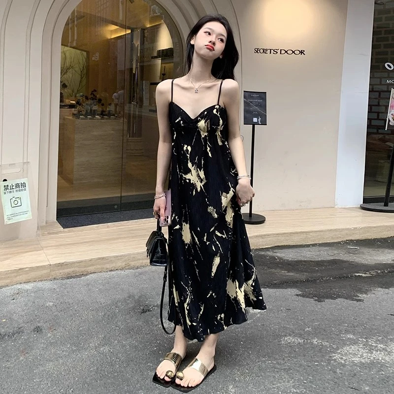 法式吊带连衣裙女长裙夏2024新款黑色印花高级感小个子碎花裙子