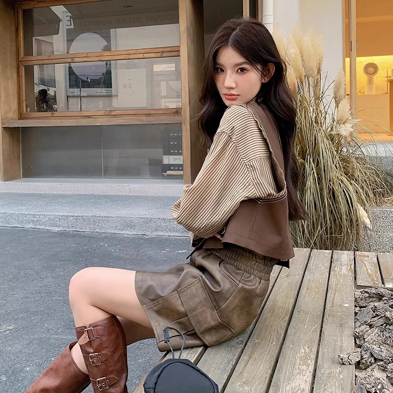 美拉德穿搭洋气套装女秋冬2024新款小个子马甲衬衫皮短裙三件套