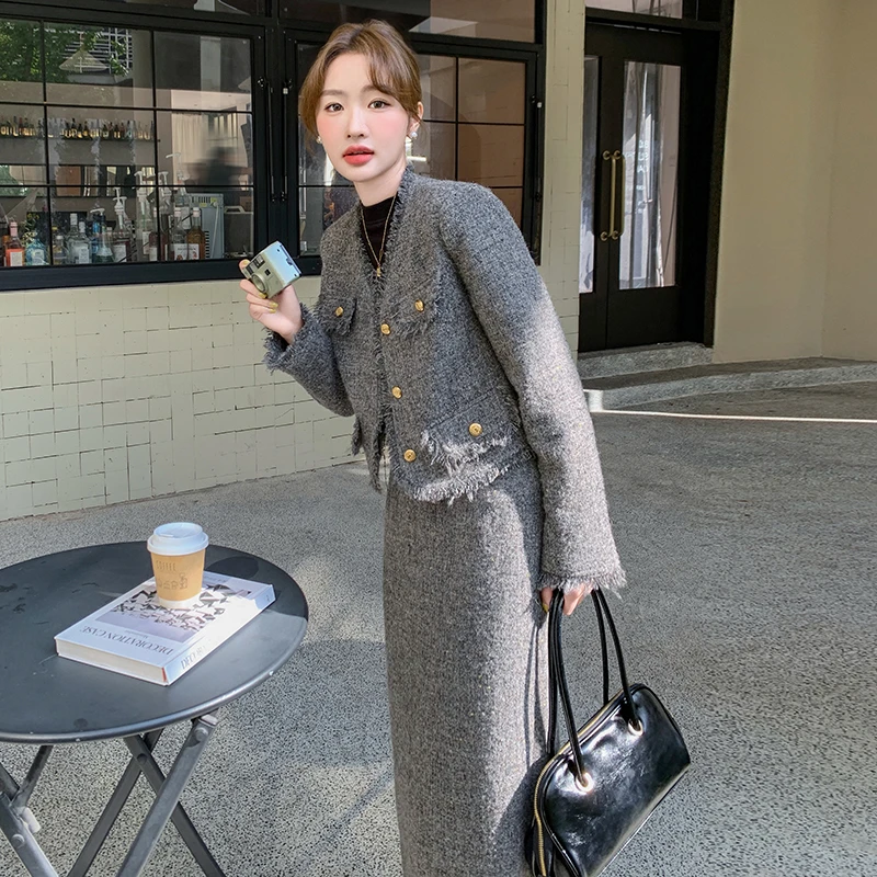 灰色小香风套装女冬法式V领流苏短款外套半身长裙加厚保暖两件套