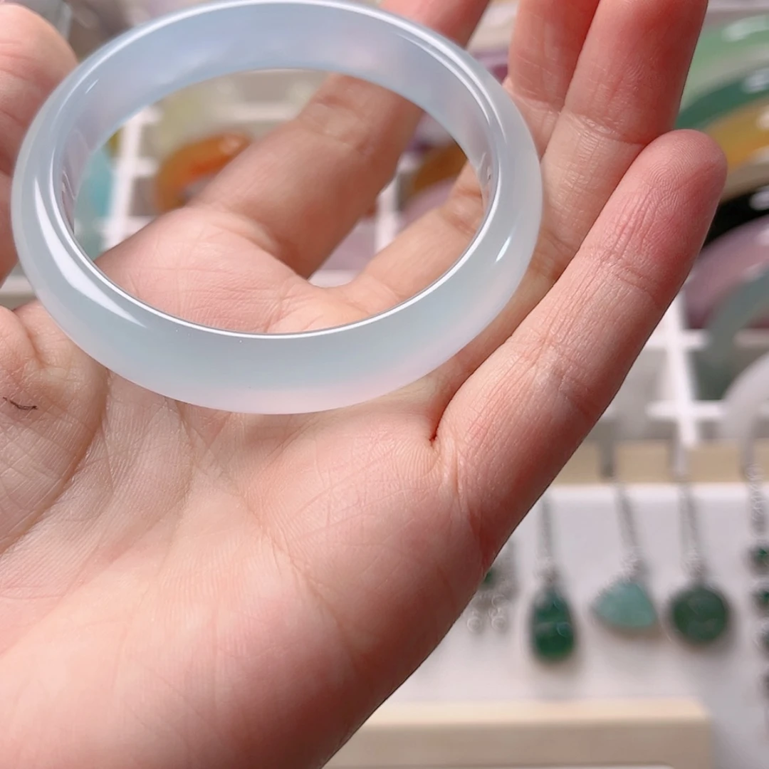 【闪购商品】石英质玉手镯未镶嵌刘*九