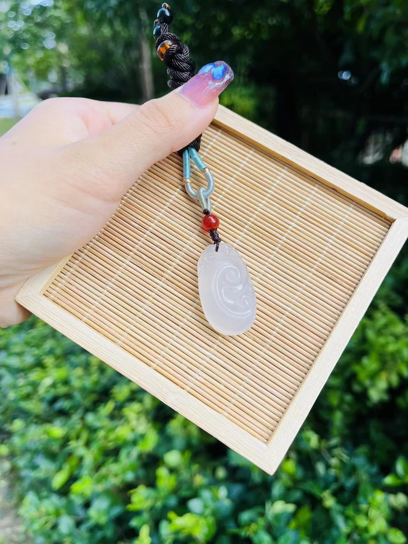 天然A货玉石玛瑙吊坠如意