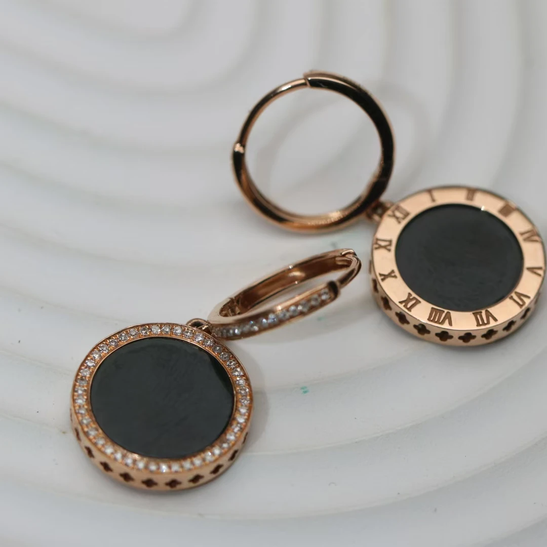 天然缅甸翡翠墨翠 长：12.7mm宽：12.7mm厚：2.0mm