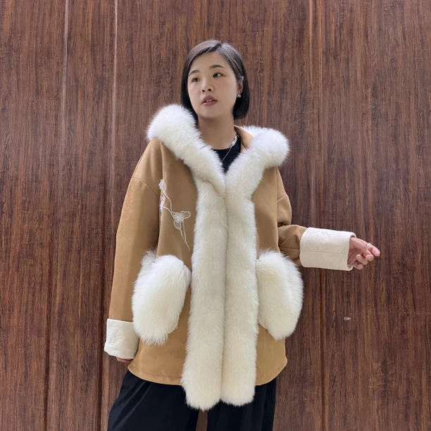 新款大码显瘦皮毛一体外套，冬季大码显瘦保暖连帽外套