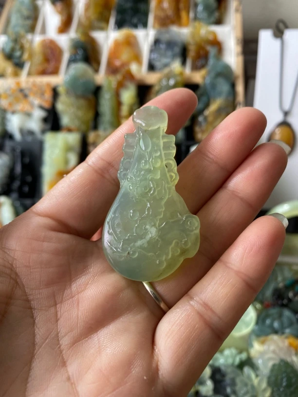 岫玉琵琶寓意遇知音