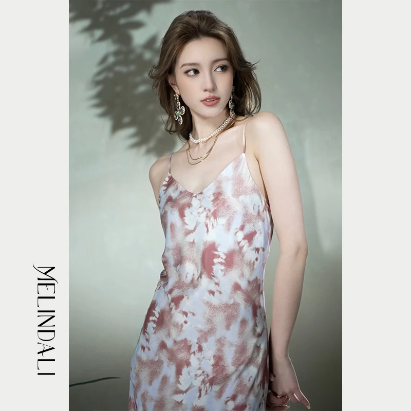 Melinda Li【破晓】法式光泽缎面晕染印花斜裁A字吊带连衣裙