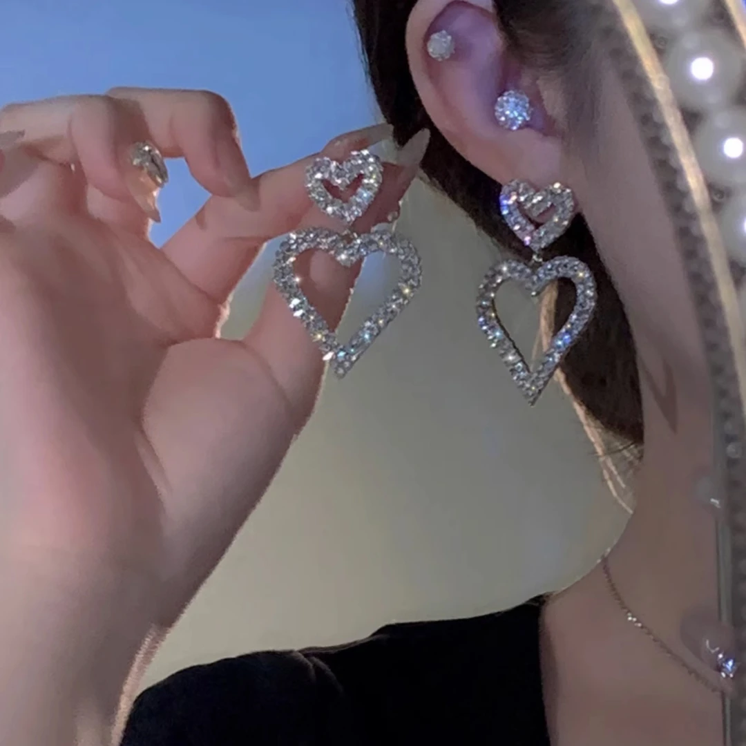 合金耳饰 轻奢小众设计满钻爱心耳环高级感日常百搭时尚精致耳钉