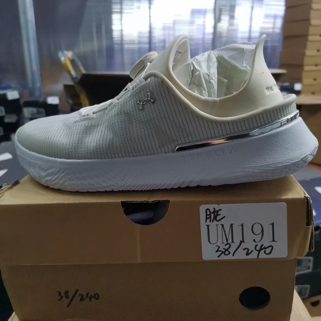 断码运动鞋-安德玛-UM191