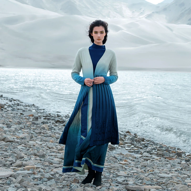 生活在左青绿色渐变毛织外套提花显瘦传统修身秋冬开衫女