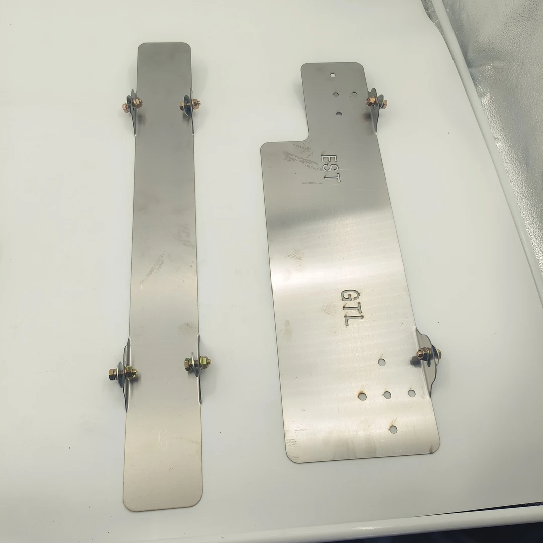 适用于福田欧曼GTLEST银河天然气挡风板