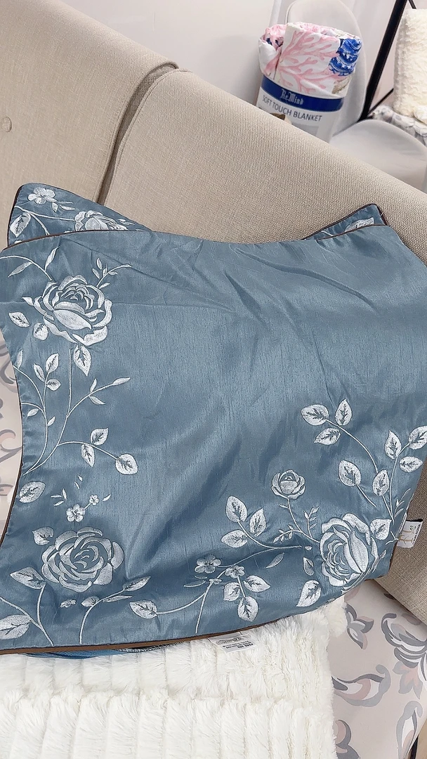 万针刺绣抱枕套45X45CM随机发1个