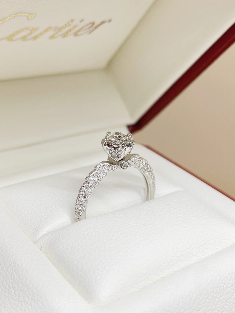 20分 宫廷风 天然钻石 18K金戒托 H色VS净度