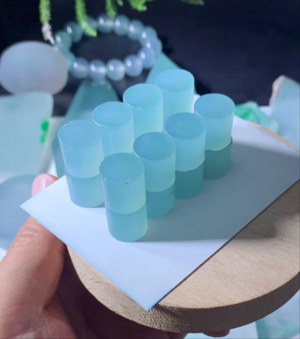 高冰天空蓝翡翠桶珠子