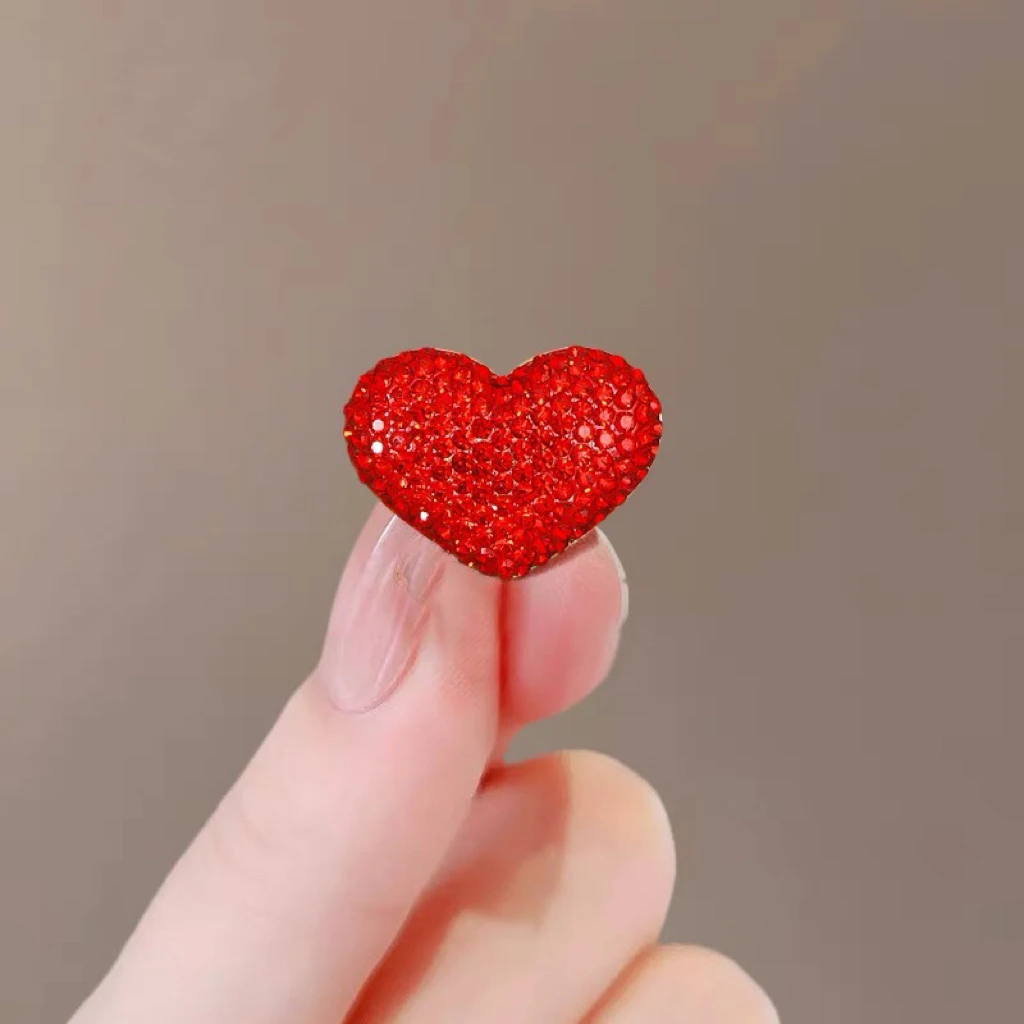 合金胸针 红色水钻爱心胸针高档简约精致可爱时尚个性气质礼物