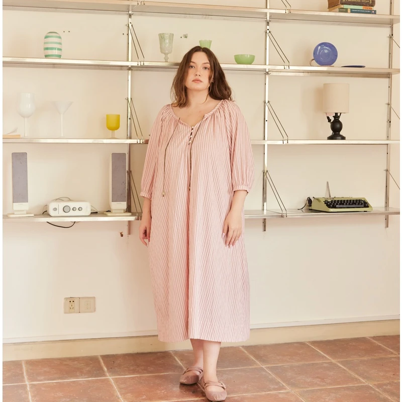 HotNipplesClub超宽松银丝竖条纹罩衫连衣裙度假风舒适长袍有大码